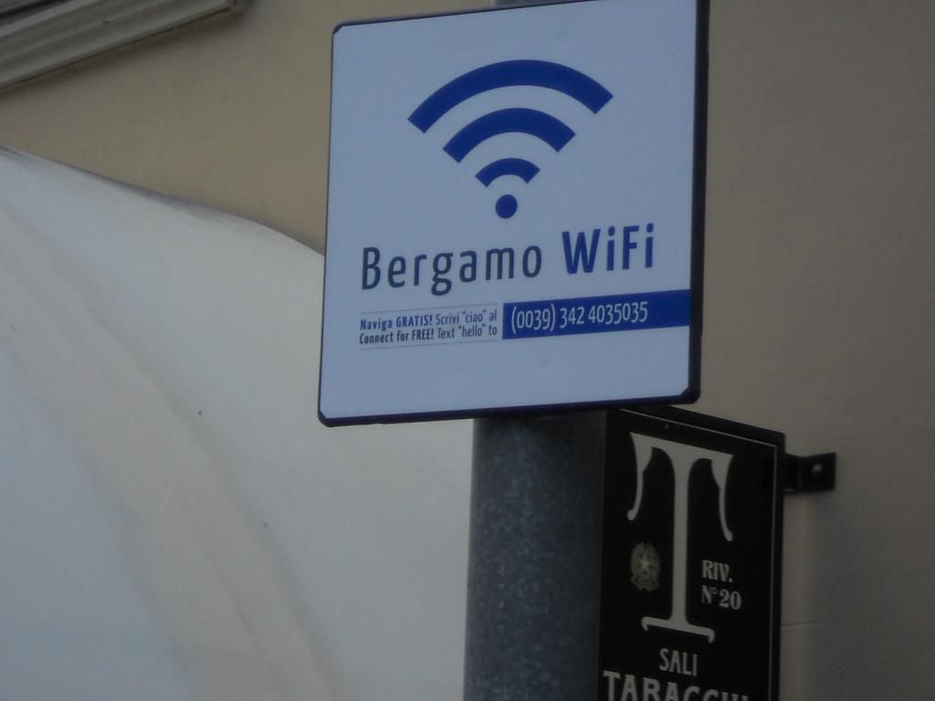 Al Centro Storico Apartment Bergamo Luaran gambar
